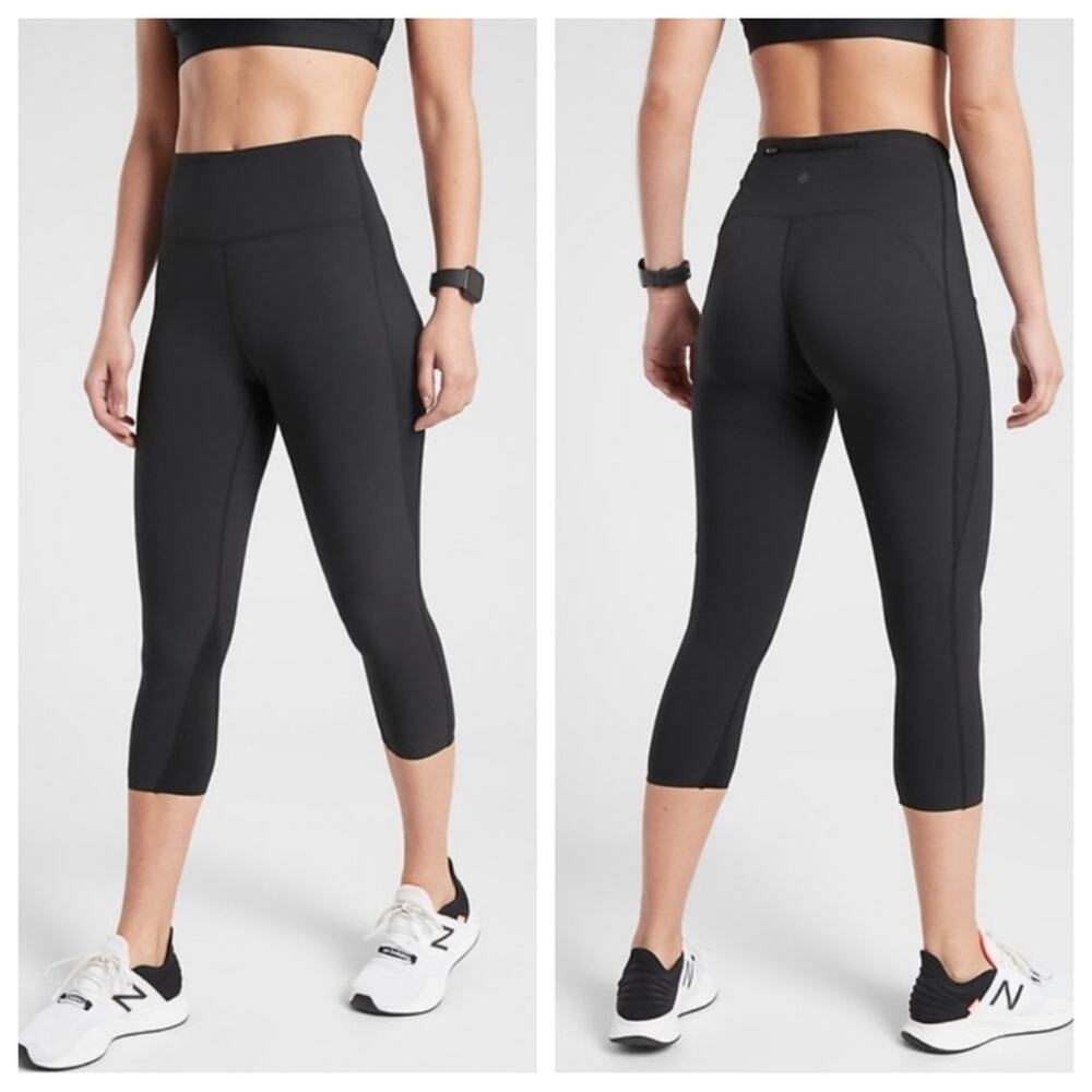 Athleta Ultimate Dobby Mesh High Rise Capri in Black - Size S